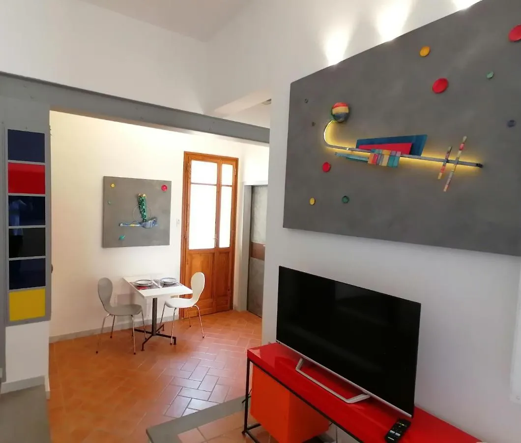 דירות פיומבינו Abitare Con L'Arte Di Un Art Designer 0*,