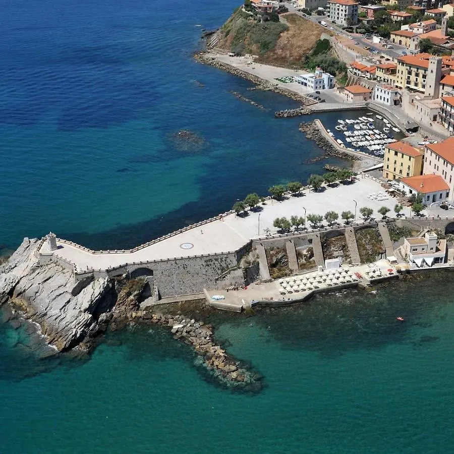 Abitare Con L'Arte Di Un Art Designer Apartment Piombino